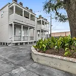 3Br Cottage By Hosteeva Close To St Charles W Pool