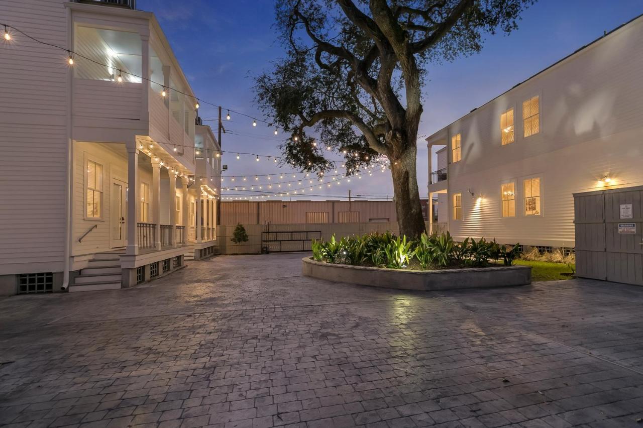 3br By Hosteeva Close To St Charles W Pool