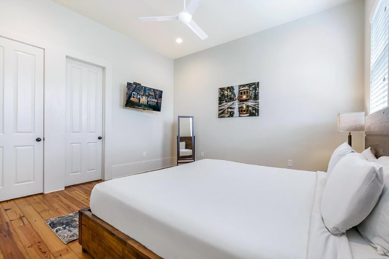 3br By Hosteeva Close To St Charles W Pool * New Orleans