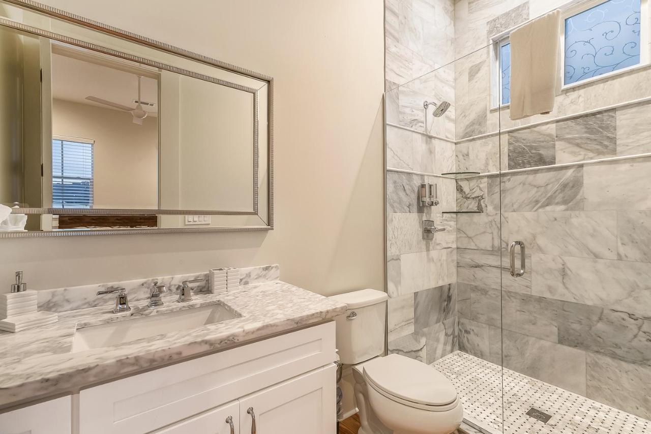 Apartment 3br By Hosteeva Close To St Charles W Pool *